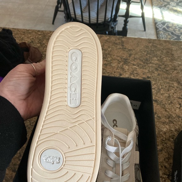 Women’s shoes - Picture 2 of 3